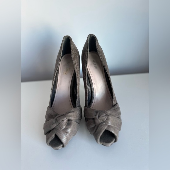 Pegabo Heels - Picture 3 of 8